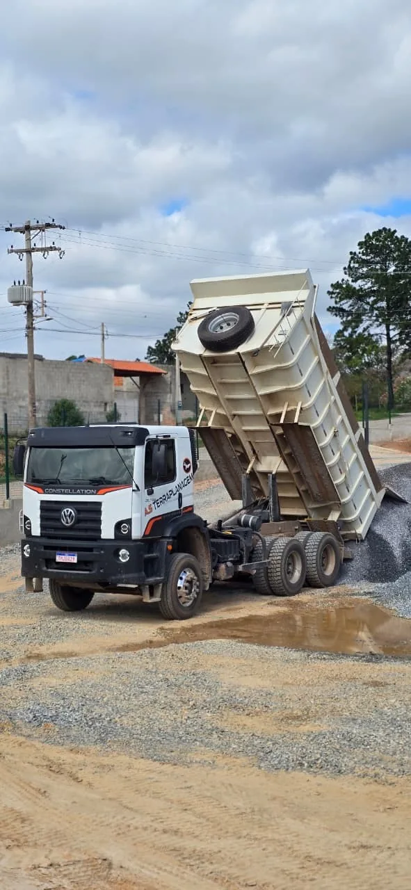 Caminhão realizando entrega
